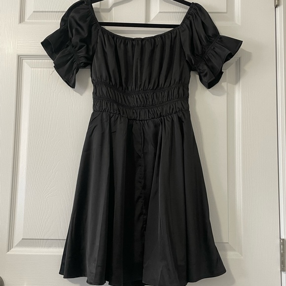 Minx and Moss Black Puff Sleeve Dress - Picture 2 of 3